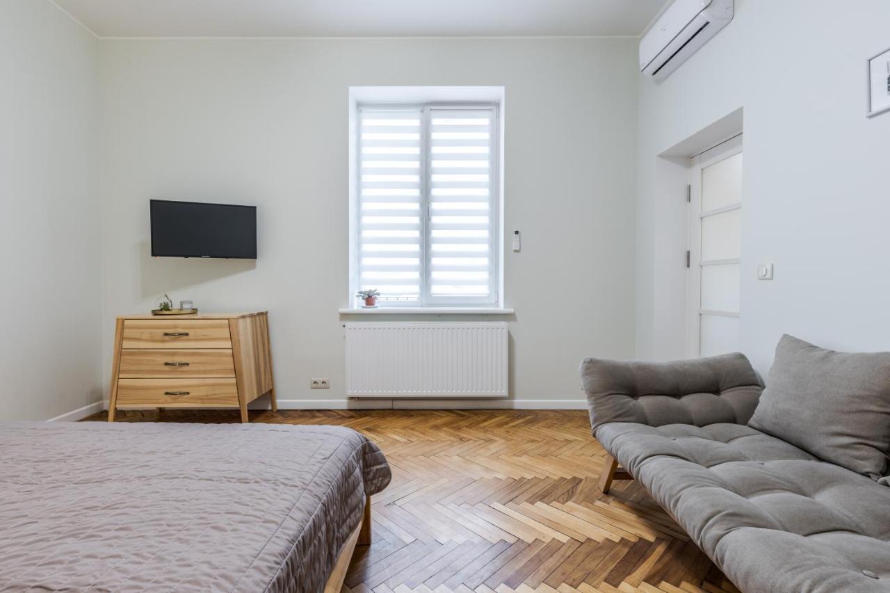 Inshiapartments On Teodora Square Lviv Exteriör bild